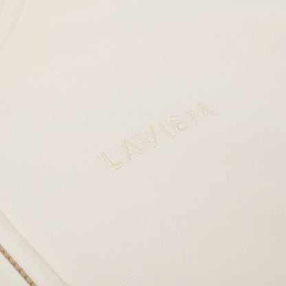 Close-up of a white surface with 'Laviem' branding.